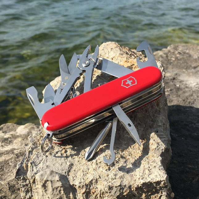 Victorinox Swiss Army Multi-Tool, Deluxe Tinker Pocket Knife 1.4723